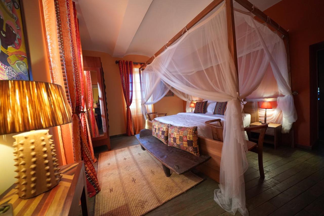 Maison D'Hotes La Gourguille Баржак Экстерьер фото